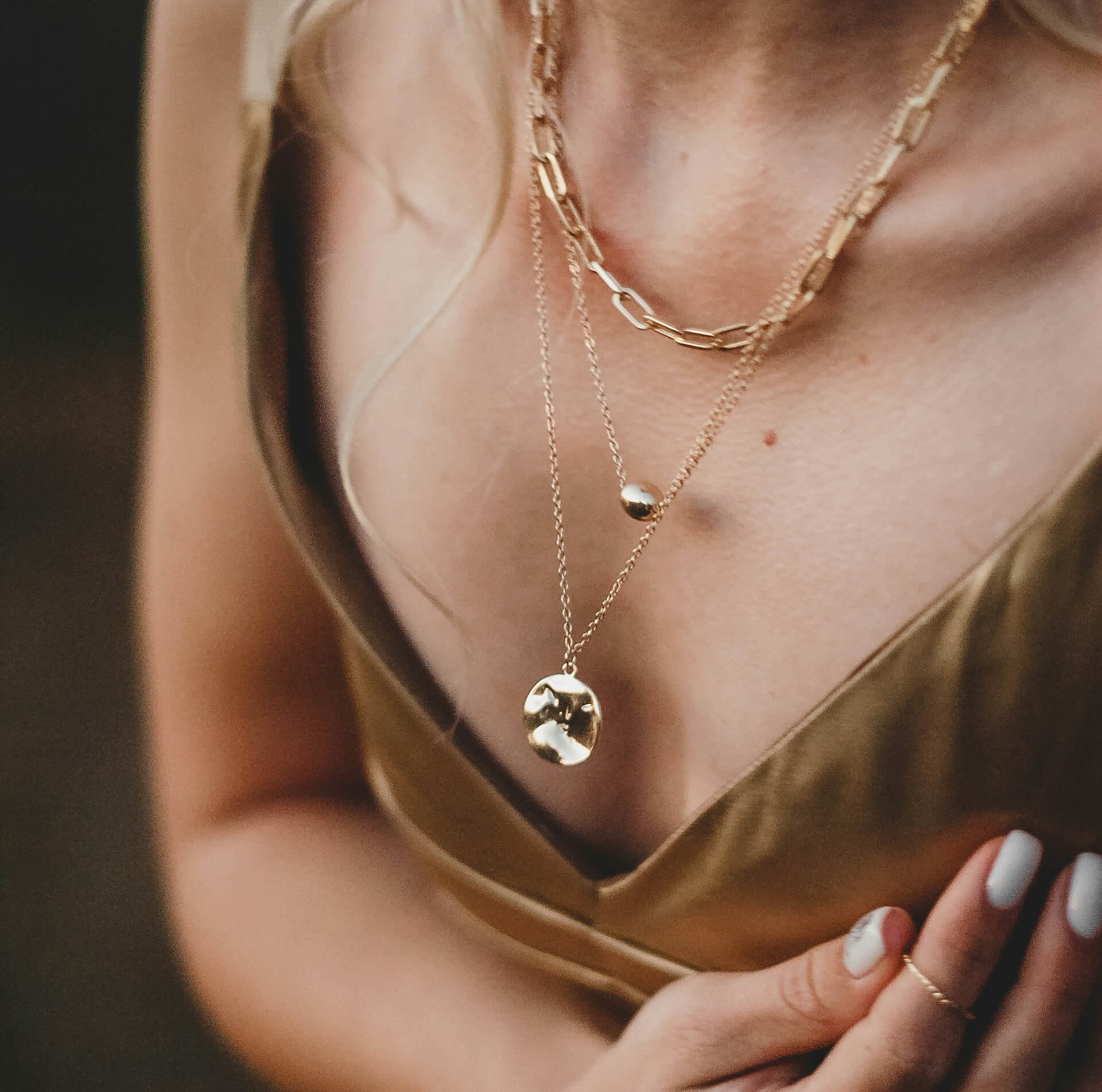 “Its golden fluidity felt apropos”: Zoe Saldana on the Cartier jewellery she wore to her first Golden Globe win